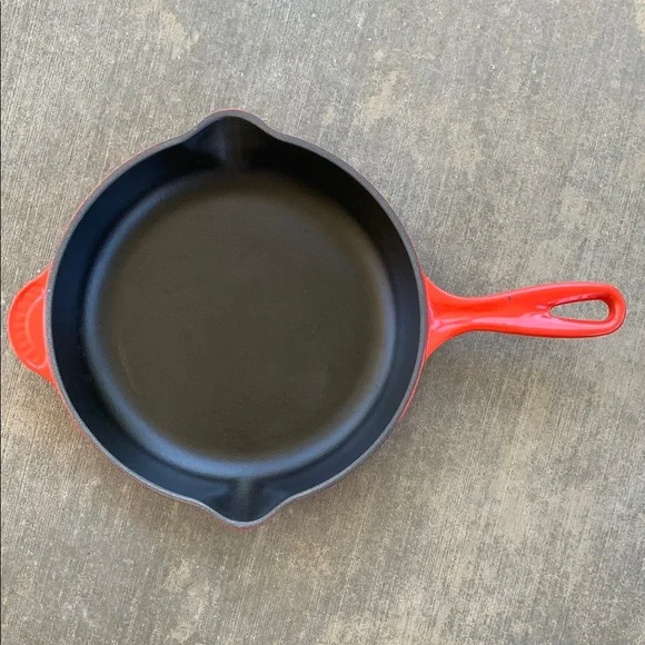 Le Creuset 23 Red Cast Iron Skillet - Picture 1 of 5